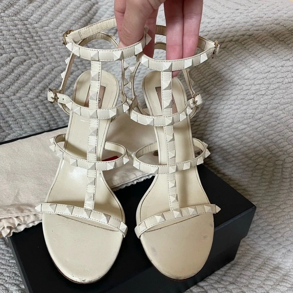 Authentic Valentino Garavani Rockstud Sandals Heels in Ivory color Size 40 - Picture 6 of 9